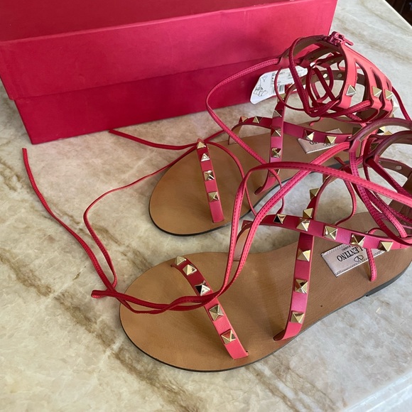 💗Valentino Rockstud Gladiators 💗 - Picture 5 of 6
